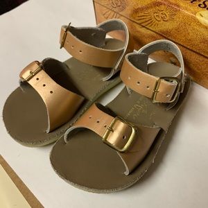 Sun San Salt Water Sandals rose gold Size 6